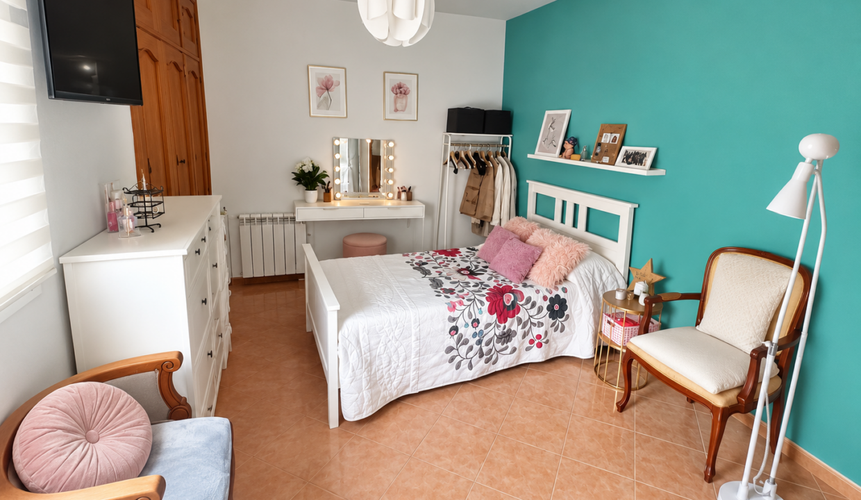 Dormitorio femenino luminoso y acogedor
