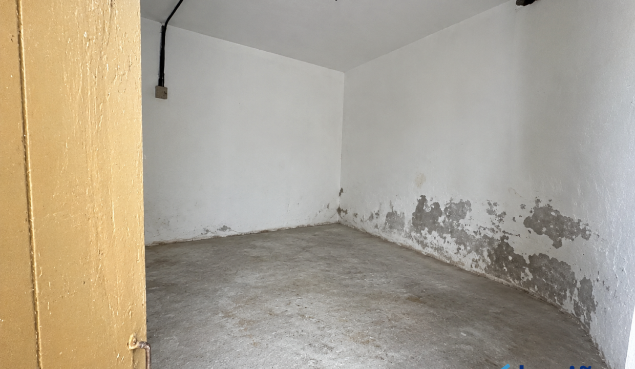 Habitación de hormigón sin terminar